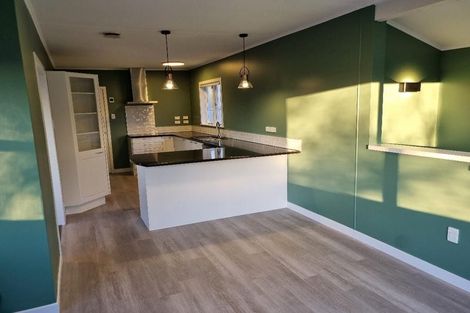 Photo of property in 37 Awanui Street, Merrilands, New Plymouth, 4312