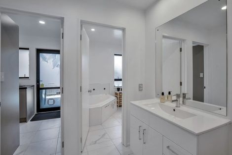 Photo of property in 2 Parkview Lane, Prebbleton, 7604