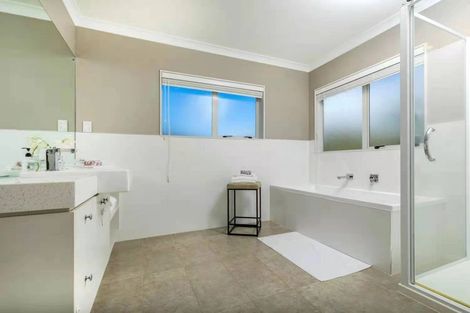 Photo of property in 197 Millwater Parkway, Silverdale, 0932