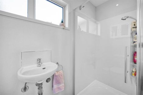 Photo of property in 10 Sampson Avenue, Waiwhakaiho, New Plymouth, 4312