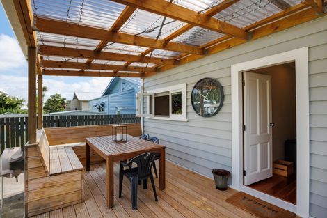 Photo of property in 24 Oxford Street, Hokowhitu, Palmerston North, 4410