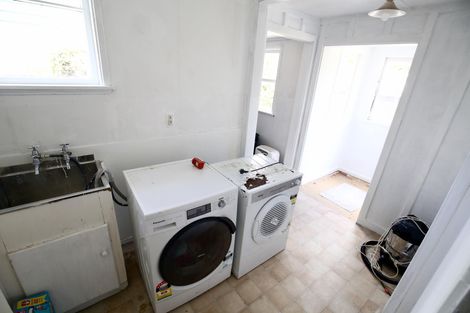 Photo of property in 17 Paul Crescent, Fairfield, Hamilton, 3214