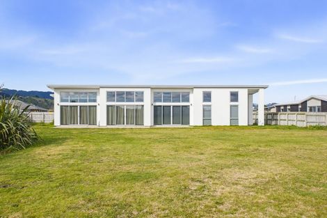 Photo of property in 12 Bridford Way, Paraparaumu, 5032