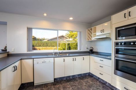 Photo of property in 3a Kinross Drive, Merrilands, New Plymouth, 4312