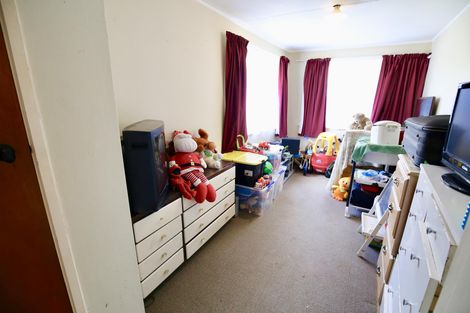 Photo of property in 17 Paul Crescent, Fairfield, Hamilton, 3214