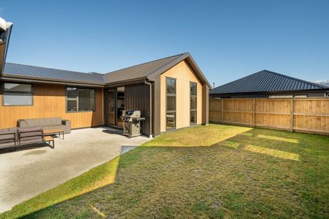 Photo of property in 40 Shelduck Road, Jacks Point, 9371