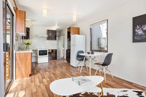 Photo of property in 1/424 Old Te Atatu Road, Te Atatu Peninsula, Auckland, 0610