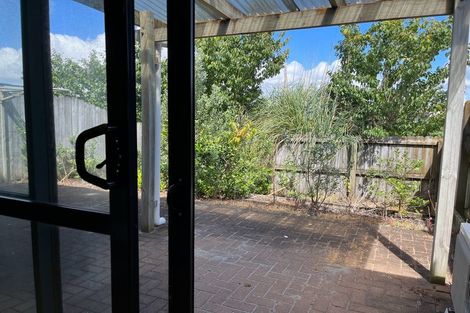 Photo of property in 23 Spalding Rise, Golflands, Auckland, 2013