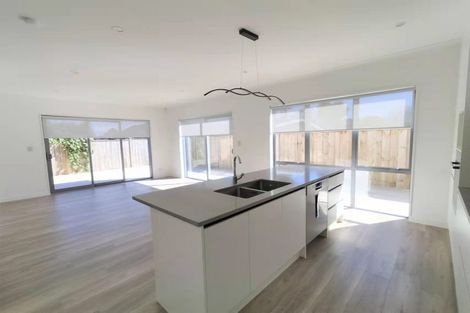 Photo of property in 51c Sunderlands Road, Half Moon Bay, Auckland, 2012