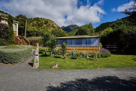 Photo of property in 17 Makura Road, Goose Bay, Kaikoura, 7374