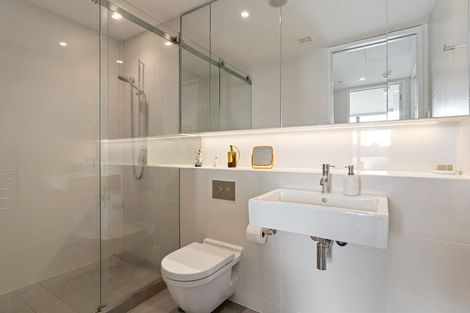 Photo of property in Clyde Quay Wharf, 1a/7 Clyde Quay Wharf, Te Aro, Wellington, 6011