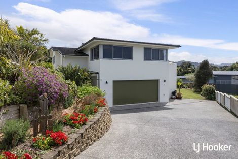 Photo of property in 28 Reo Crescent, Waihi Beach, 3611