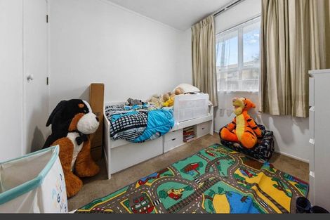 Photo of property in 1/10 Ballater Place, Highland Park, Auckland, 2010