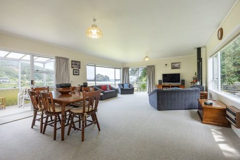 Photo of property in 14 Garden Road, Piha, 0772