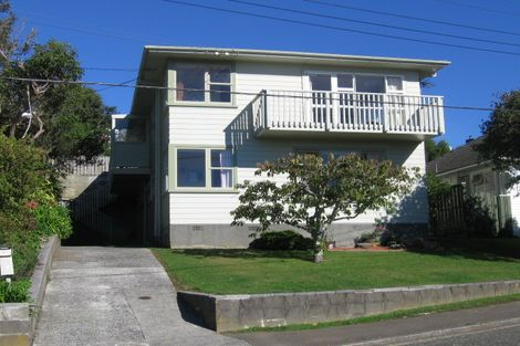 Photo of property in 21 Kahikatea Grove, Paparangi, Wellington, 6037