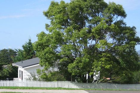 Photo of property in 1/87 Hobsonville Road, West Harbour, Auckland, 0618