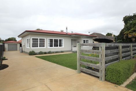 Photo of property in 214 Saint Leonards Avenue, Saint Leonards, Hastings, 4120