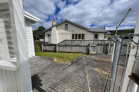 Photo of property in 4 Gibbs Crescent, Wainuiomata, Lower Hutt, 5014