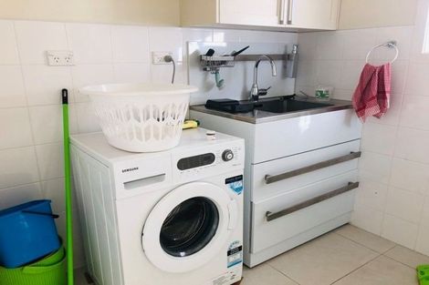 Photo of property in 117a Carlisle Road, Northcross, Auckland, 0632