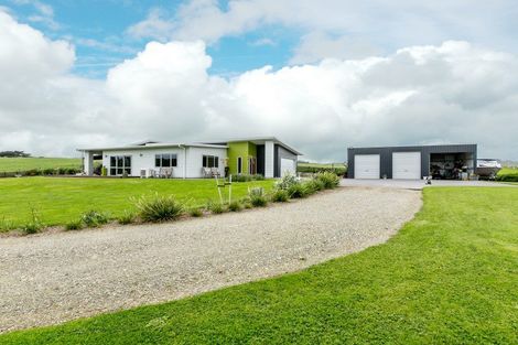 Photo of property in 2 Nopera Road, Waiiti, Urenui, 4377