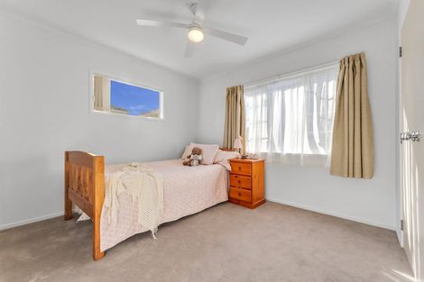 Photo of property in 17 Albizia Avenue, Henderson, Auckland, 0612