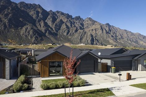 Photo of property in 9 Fallow Street, Jacks Point, 9371