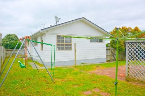 Photo of property in 14 Heathdale Crescent, Papakura, 2110