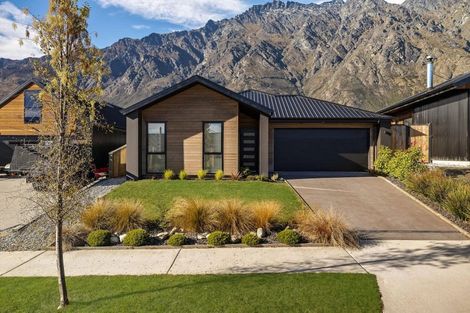 Photo of property in 13 Spur Ridge Rise, Jacks Point, 9371