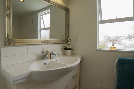 Photo of property in 13a Graham Avenue, Te Atatu Peninsula, Auckland, 0610