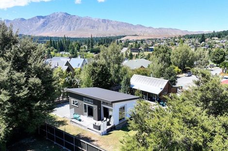 Photo of property in 21 Aorangi Crescent, Lake Tekapo, 7999