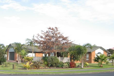 Photo of property in 15 Tington Avenue, Wattle Downs, Auckland, 2103