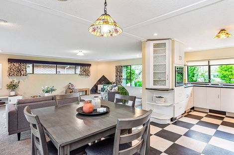 Photo of property in 33 Chilton Drive, Paraparaumu, 5032