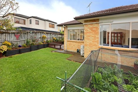 Photo of property in 80 San Marino Drive West, Henderson, Auckland, 0612