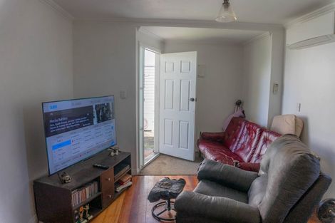 Photo of property in 3 Pleasant Road, Glen Eden, Auckland, 0602