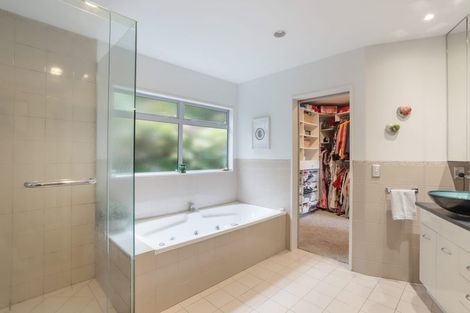 Photo of property in 276 Shaw Road, Titirangi, Auckland, 0604