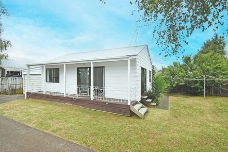 Photo of property in 2/87 Kayes Road, Pukekohe, 2120