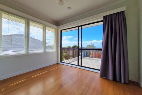 Photo of property in 1/177 Glenfield Road, Hillcrest, Auckland, 0627