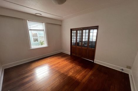 Photo of property in 162 Sutherland Road, Lyall Bay, Wellington, 6022