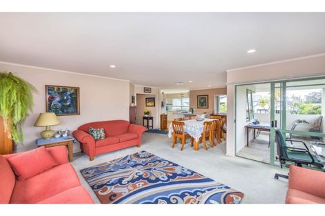 Photo of property in 41 Unsworth Drive, Unsworth Heights, Auckland, 0632