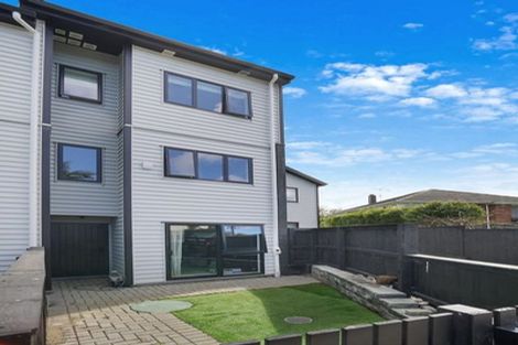 Photo of property in 2d Taratoa Street, Point England, Auckland, 1072