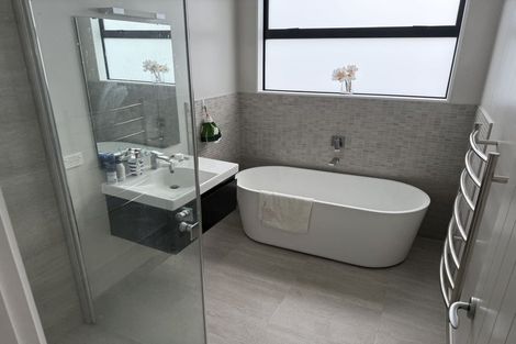 Photo of property in 13 Tuatini Place, Long Bay, Auckland, 0630