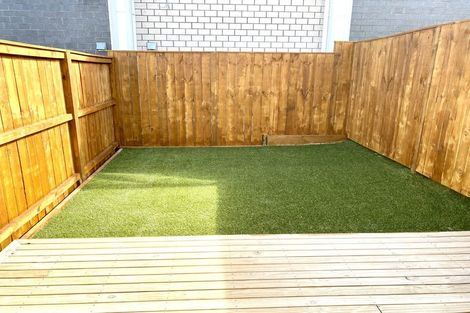 Photo of property in 7/36 Santiago Crescent, Unsworth Heights, Auckland, 0632