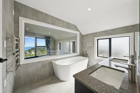 Photo of property in 645-649 South Titirangi Road, Titirangi, Auckland, 0604