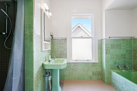 Photo of property in 82 Paritai Drive, Orakei, Auckland, 1071