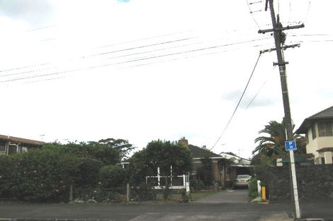 Photo of property in 21 Milford Road, Milford, Auckland, 0620