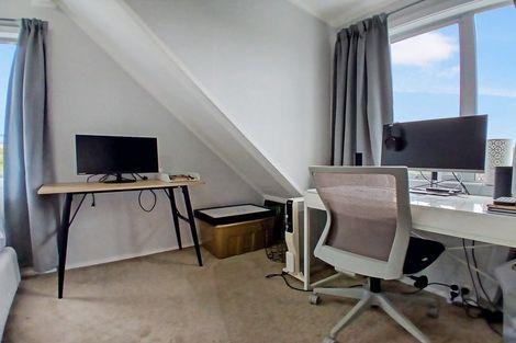 Photo of property in 2/23 Park Road, Glenfield, Auckland, 0629