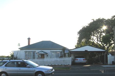 Photo of property in 133 Glenfield Road, Hillcrest, Auckland, 0626