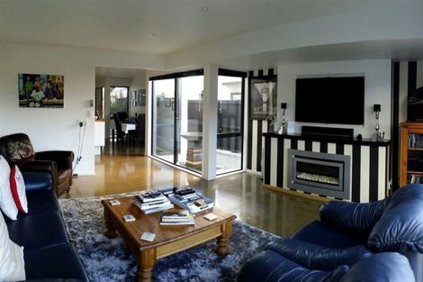 Photo of property in 2/235 Lincoln Road, Addington, Christchurch, 8024