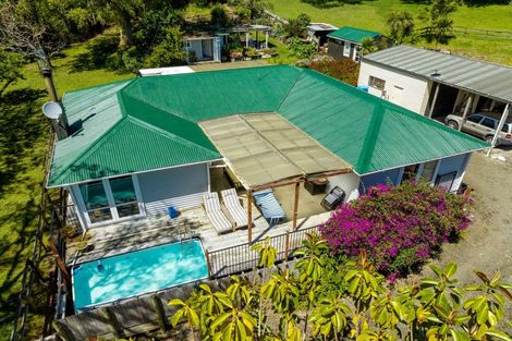 Photo of property in 917 South Head Road, South Head, Helensville, 0874