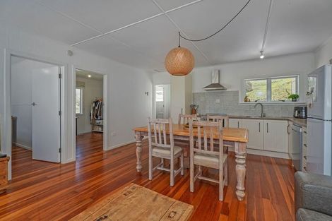 Photo of property in 4 Ocean Beach Road, Tairua, 3508